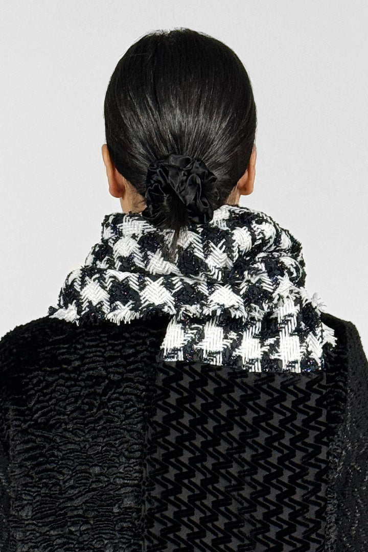 ICE QUEEN bouclé v-neck
