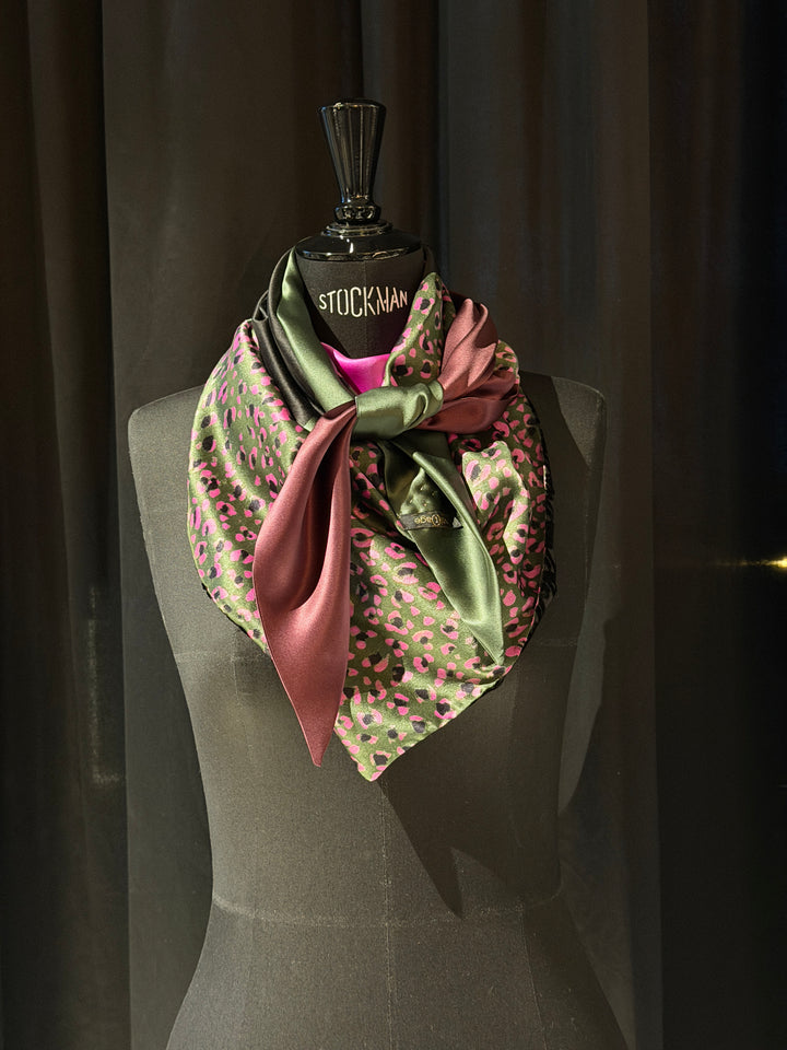 Poison Ivy v-neck 2.0