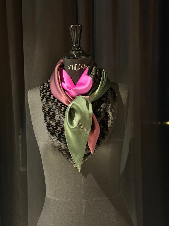 Poison Ivy v-neck 2.0