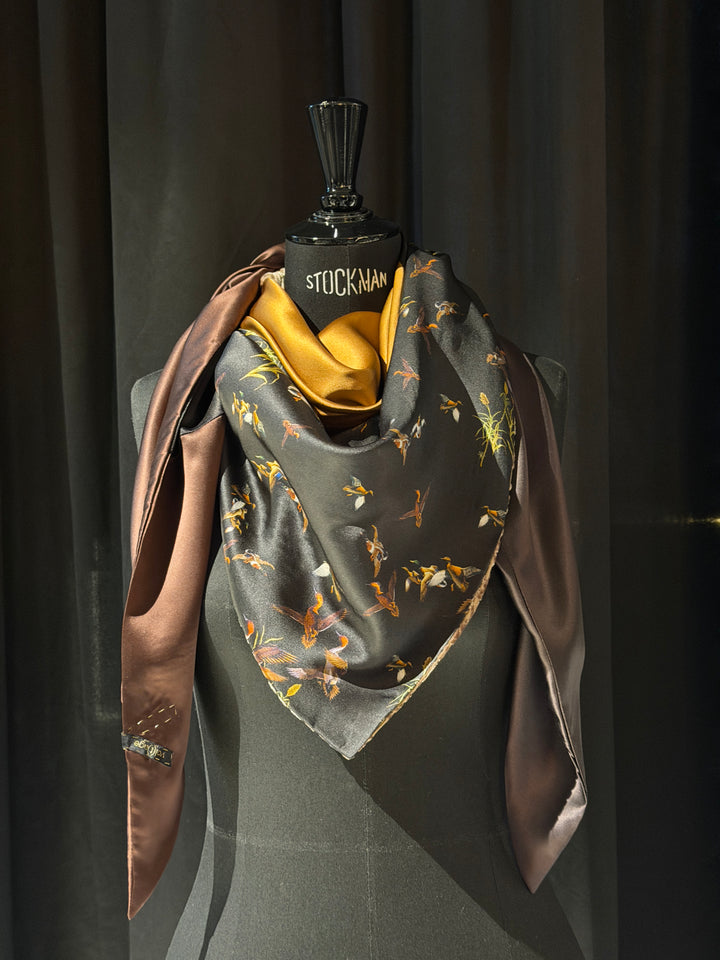 The Huntress v-neck 2.0