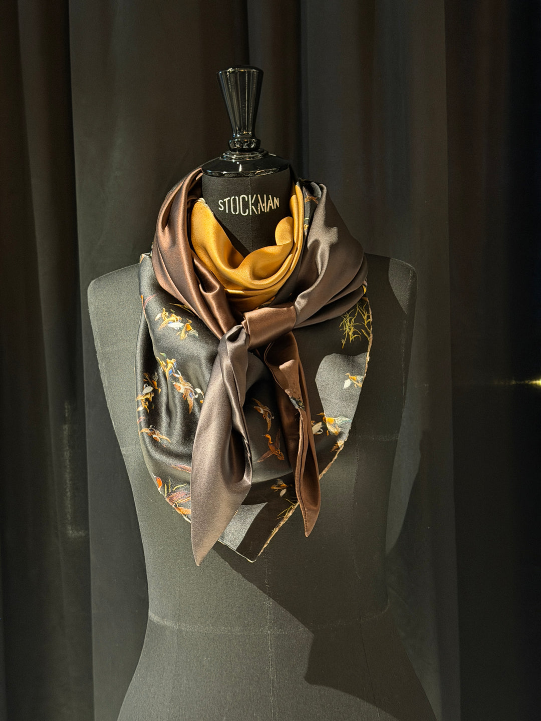 The Huntress v-neck 2.0