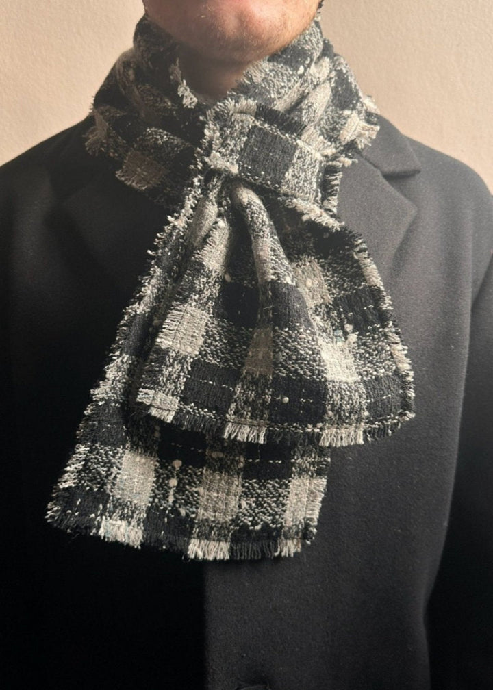 Dapper Checks v-band