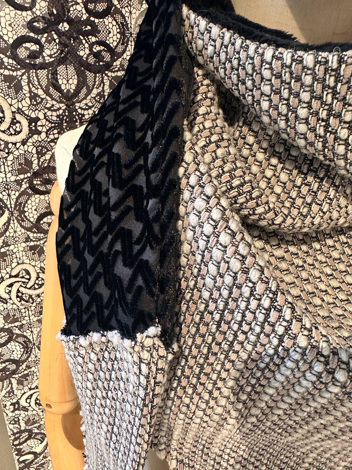 EQUILIBRIUM bouclé v-neck