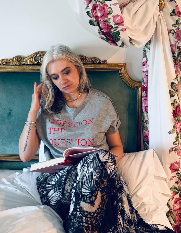 QUESTION THE QUESTION fitted smart-tee