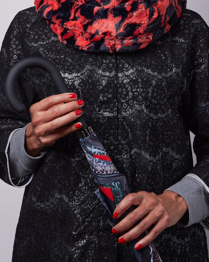 THE “RAINCOAT IN A BAG” WITH HOODIE