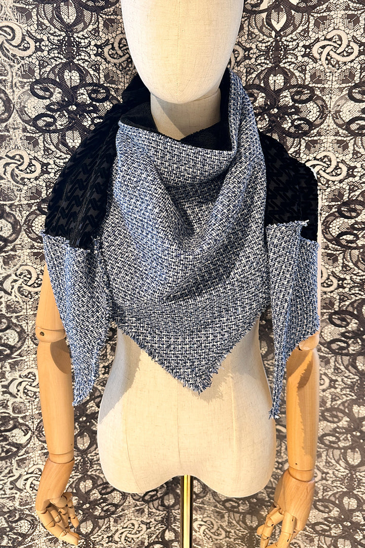 VIBES MATTER bouclé v-neck