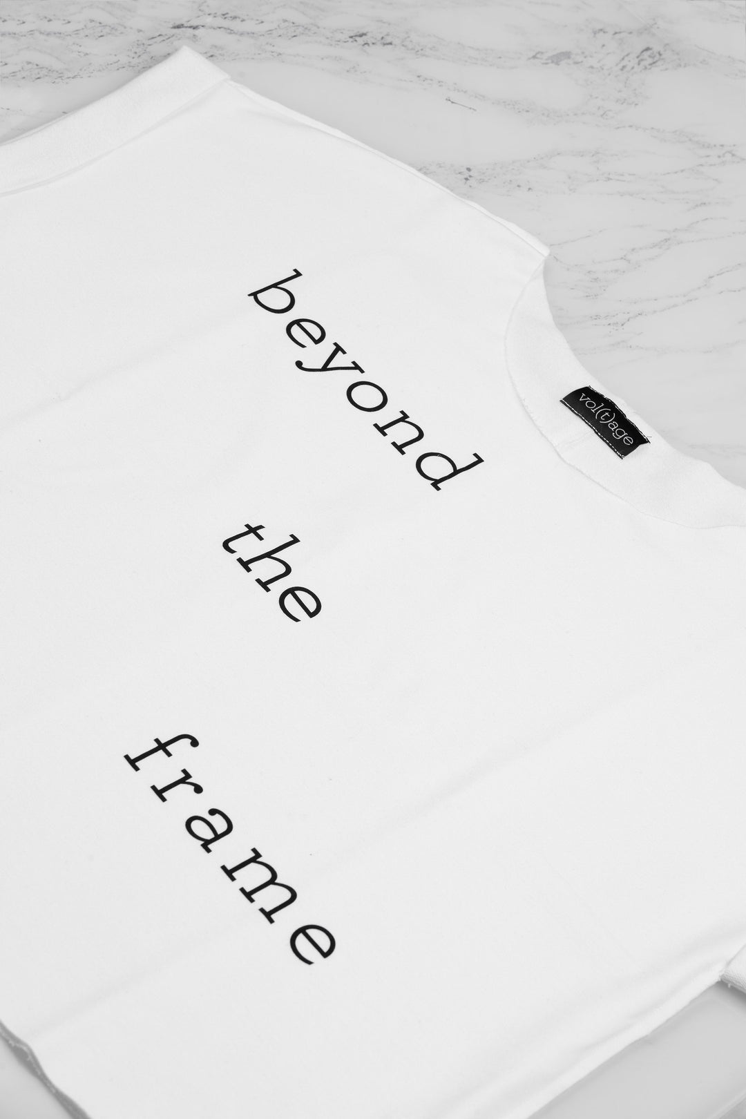 BEYOND THE FRAME  relaxed smart-tee