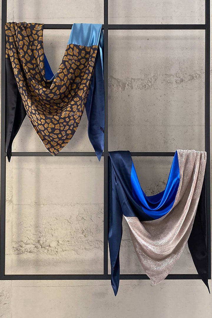 GRIFFE BLEUE v-neck